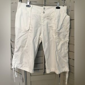 White Nike cropped pants